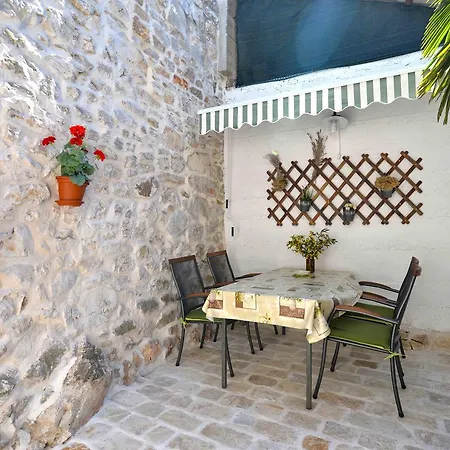 Holiday Stonehouse Holiday home Murter